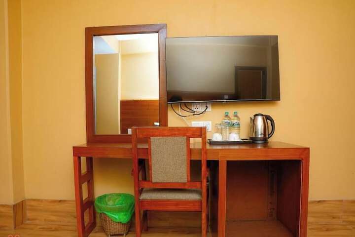 Room 8 of 16