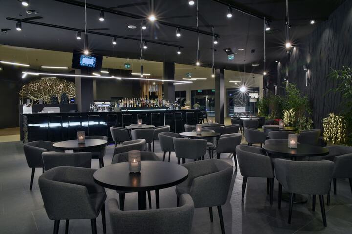 Lobby lounge