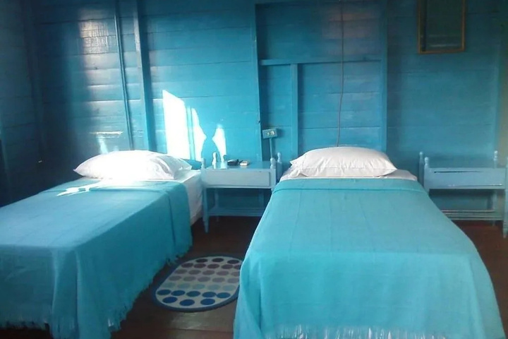 Room 5 of 9