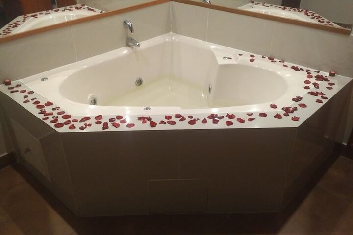 Hot Tub 44 of 68