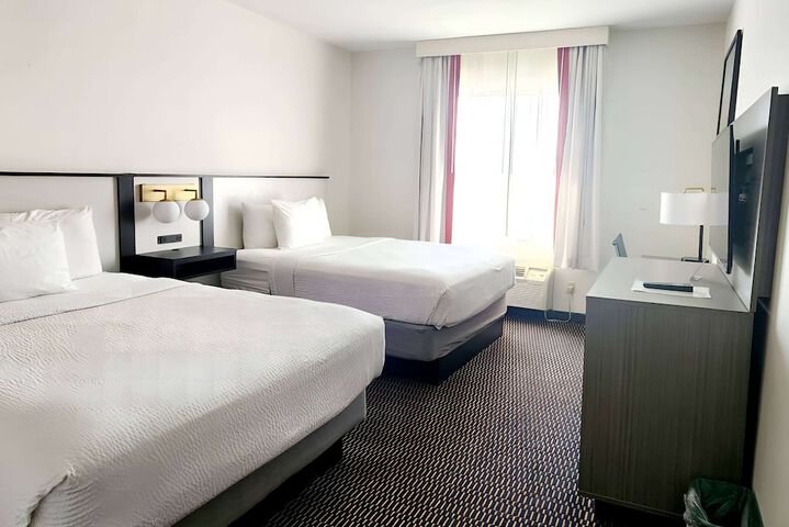 2 Queen Beds (5 of 14)