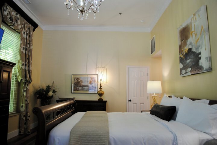 Room 8 of 28