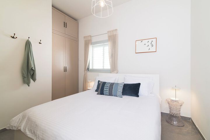 Room 2 of 78