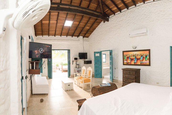 Room 2 of 94