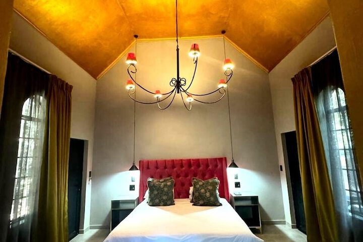 Room 81 of 275