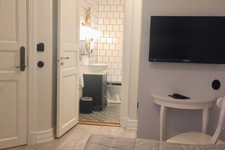 Room 3 of 43