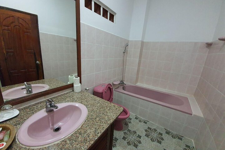 Room 15 of 38