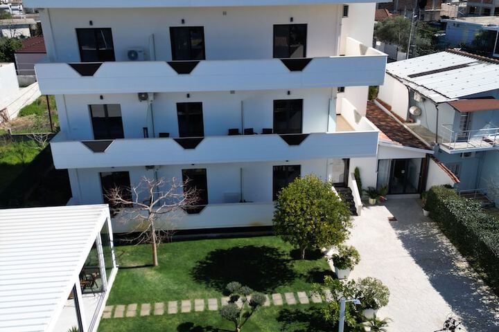 Hotel Exterior 35 of 38