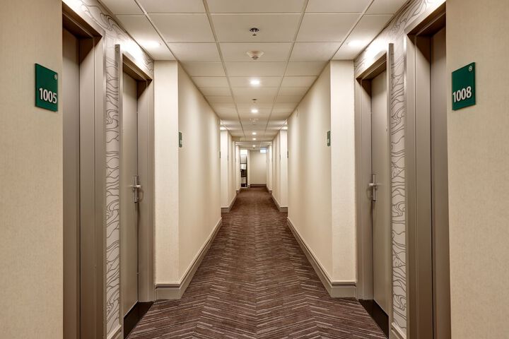 Ballroom/Hall 37 of 76