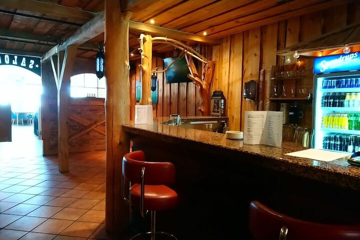 Lounge 83 of 139
