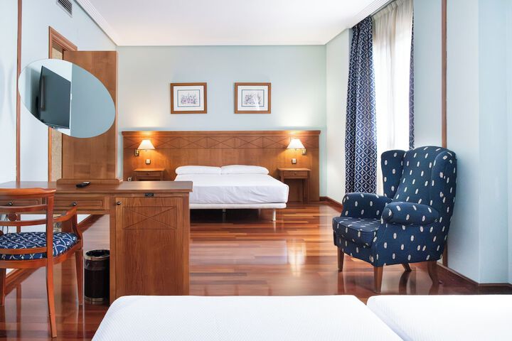 Room 4 of 37