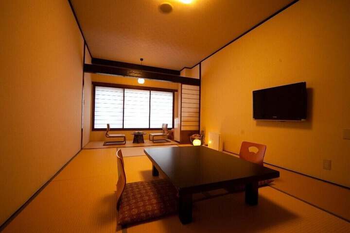 Room 21 of 40