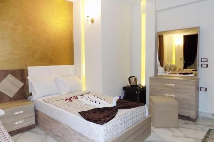 Room 20 of 33