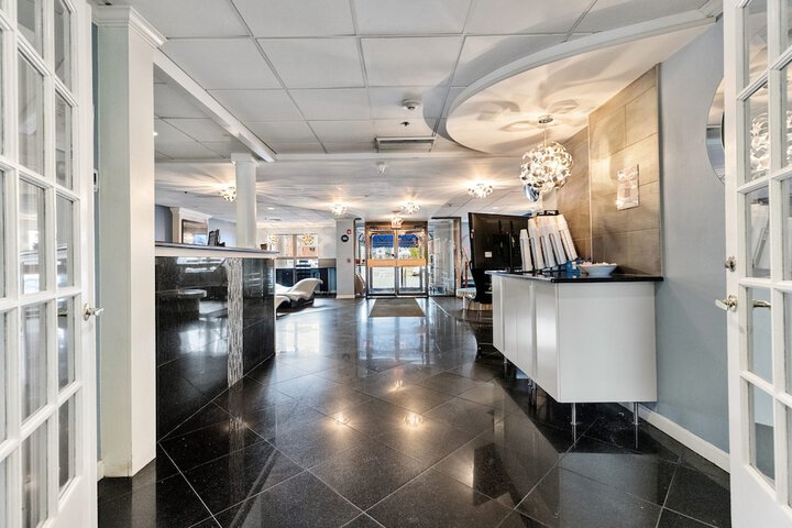 Entrance & Lobby
