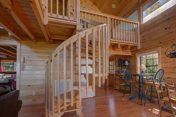 Total Relaxation at Shooting Star: 100-Mile Views! in Sevierville, TN