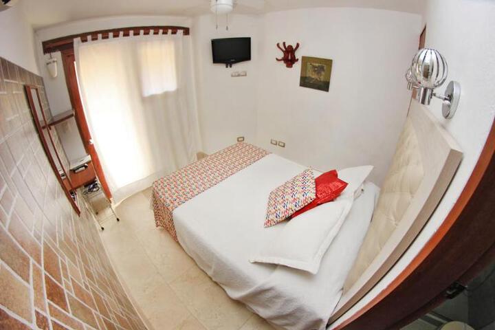 Room 9 of 10