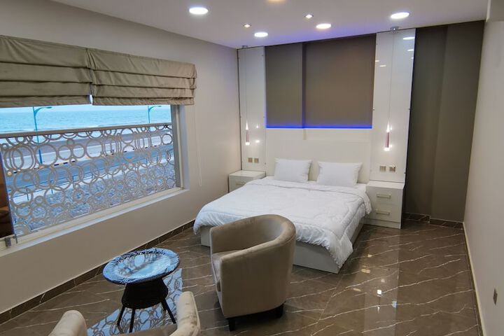 Room 4 of 14
