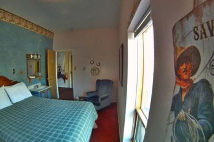 Room 30 of 68