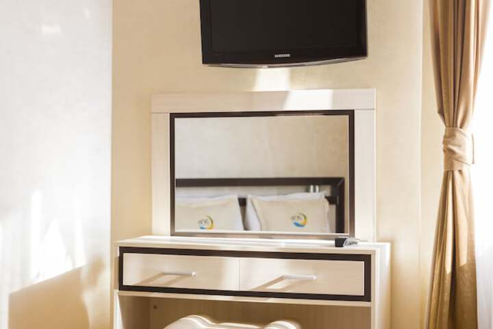 Room 15 of 33