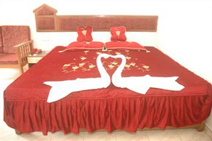 Room 4 of 8