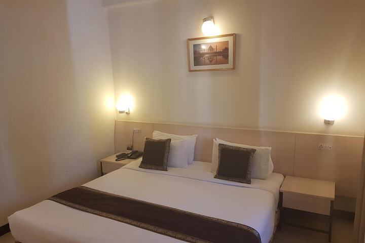 Room 11 of 36