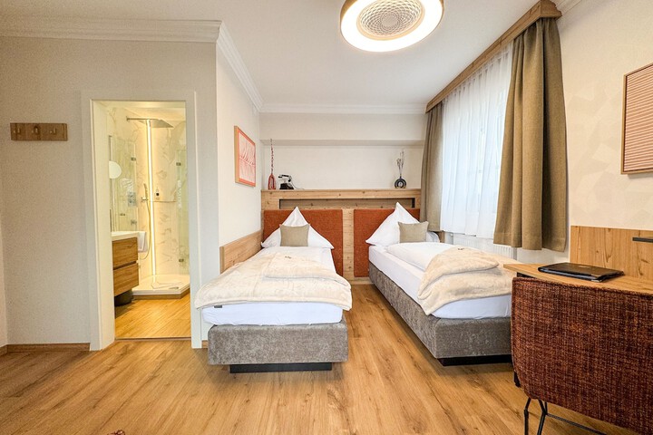 Room 25 of 207