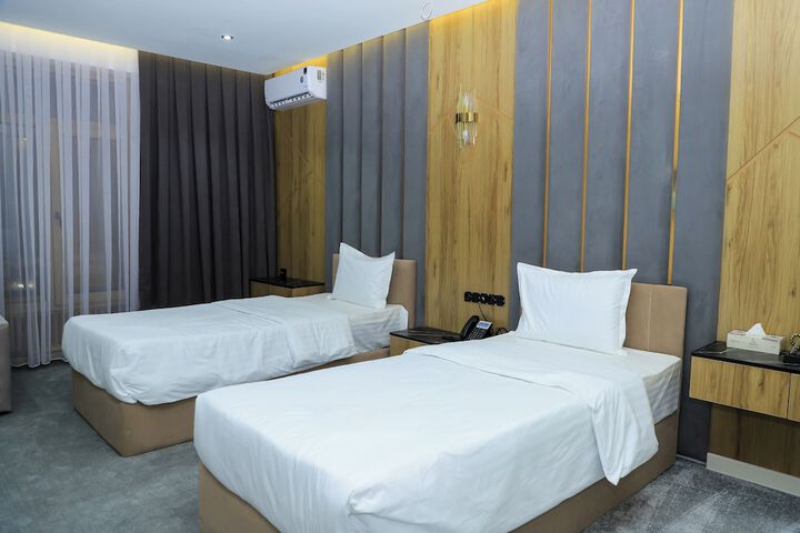 Room 7 of 33