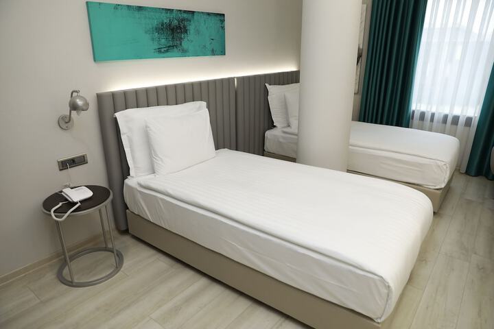 Room 12 of 40