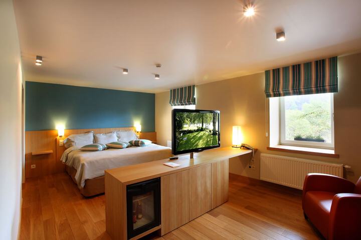 Room 4 of 28