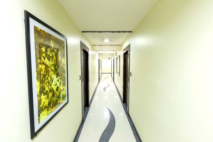 Ballroom/Hall 26 of 27