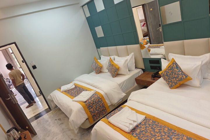 Room 3 of 28