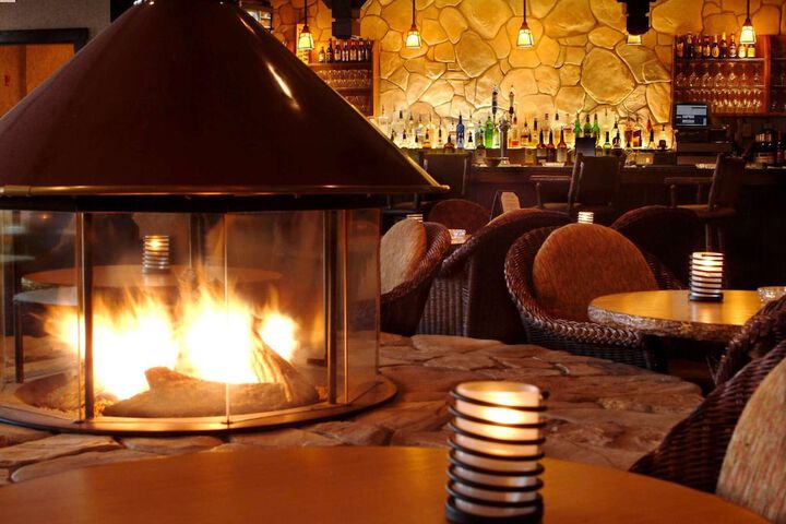 Lounge 51 of 58