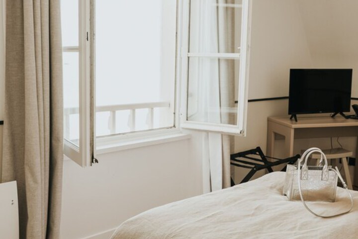 Room 13 of 23