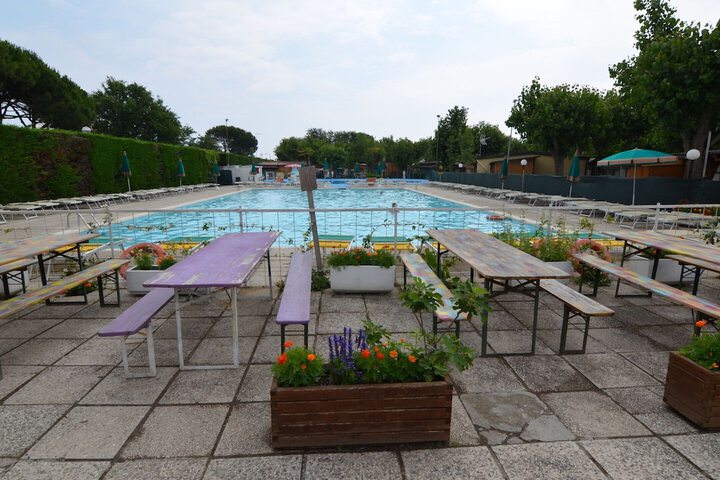 Pool 12 of 40