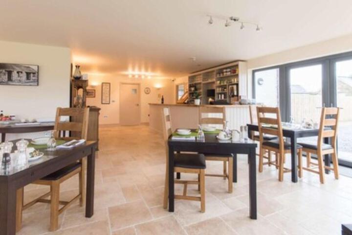 Canaston Oaks Luxury Bed Breakfast