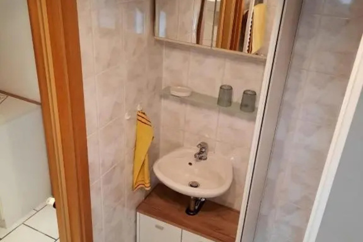 Room 9 of 14
