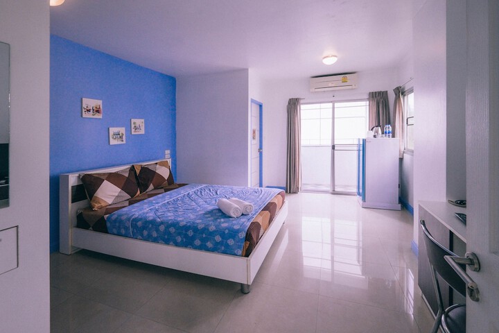Room 3 of 48