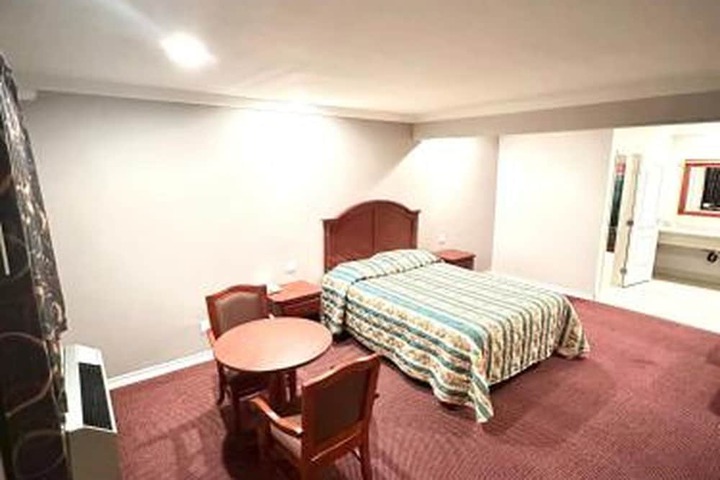 Room 2 of 5
