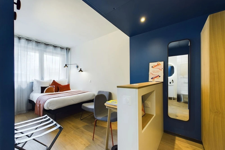 Room 2 of 22