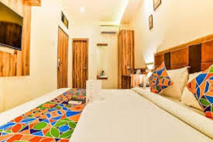 Room 4 of 18