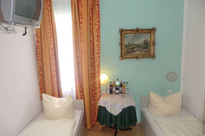 Room 11 of 24