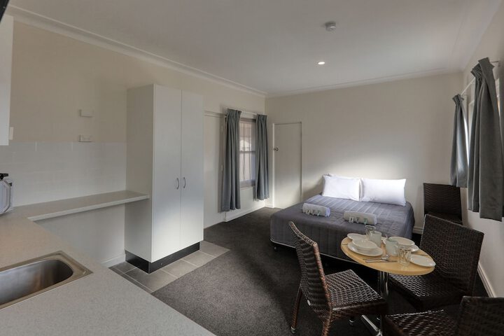 Room 8 of 34