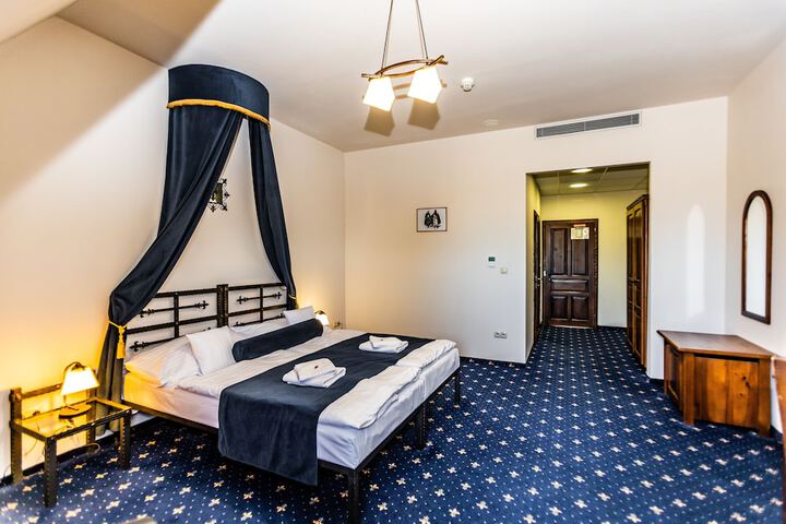 Room 7 of 54