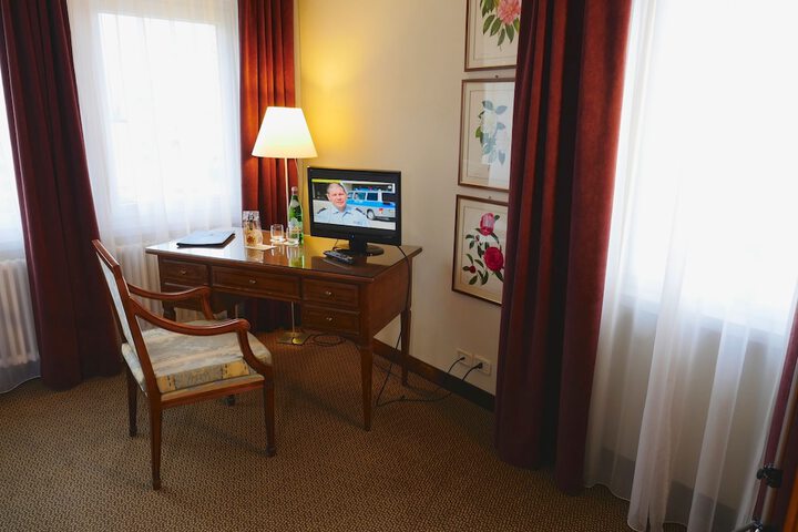 Room 36 of 90