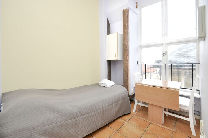 Room 4 of 50