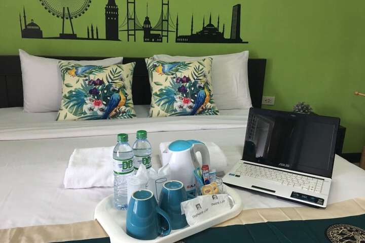 Room 11 of 33