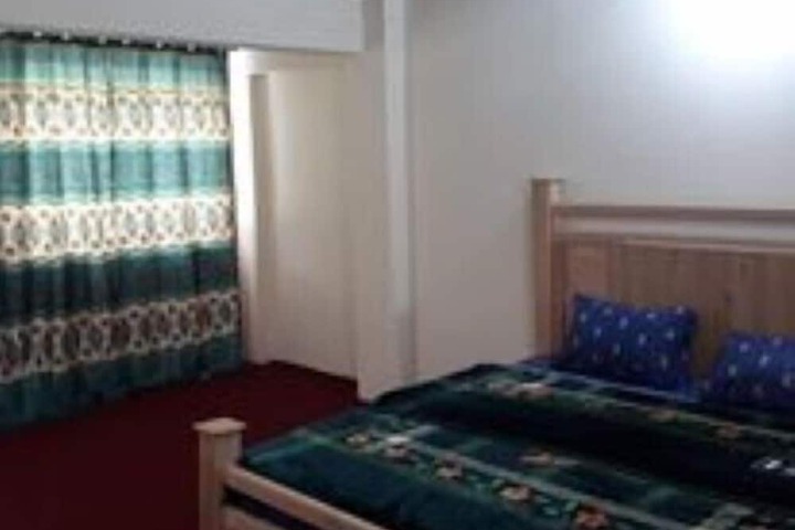 Room 4 of 25