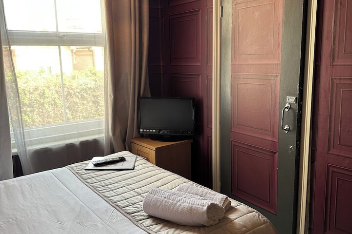 Room 51 of 171