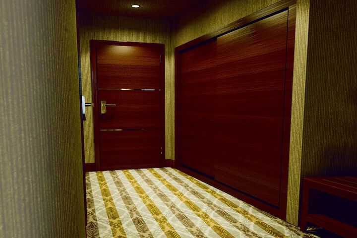 Ballroom/Hall 13 of 13