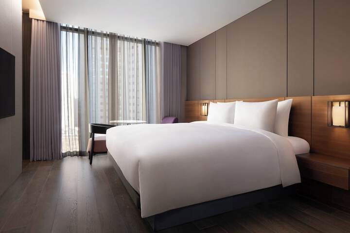 Room 10 of 74